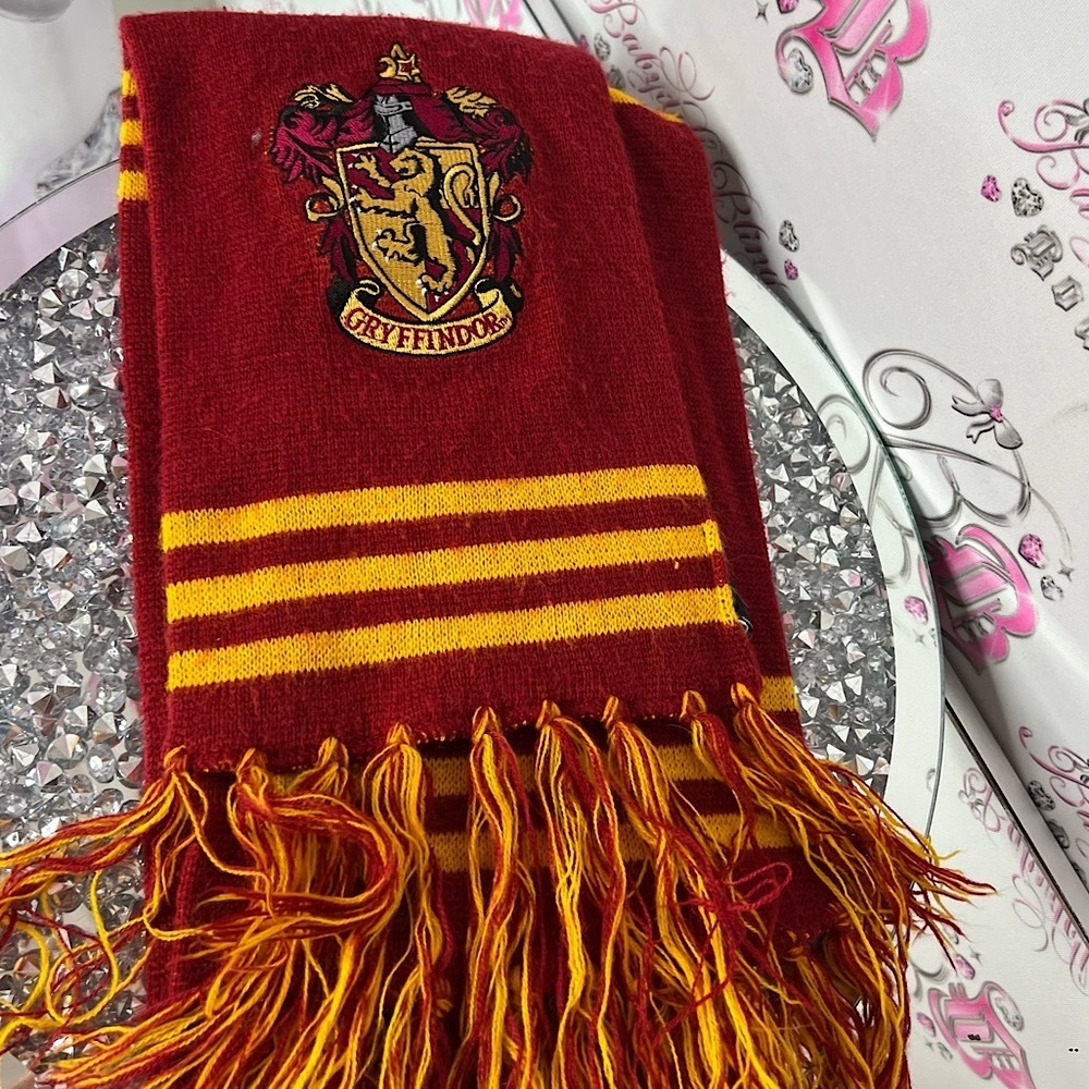Harry Potter scarf universal studios Gryffindor Scarf - Red and Yellow